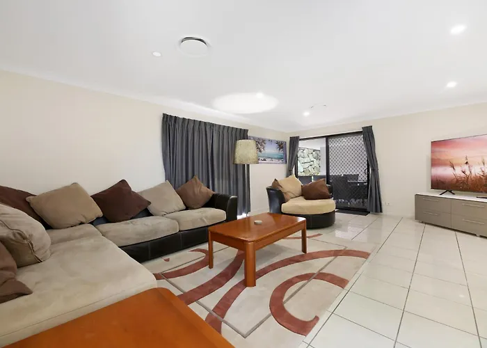 Glorious 5-Bed Amidst Nature In Burleigh Heads