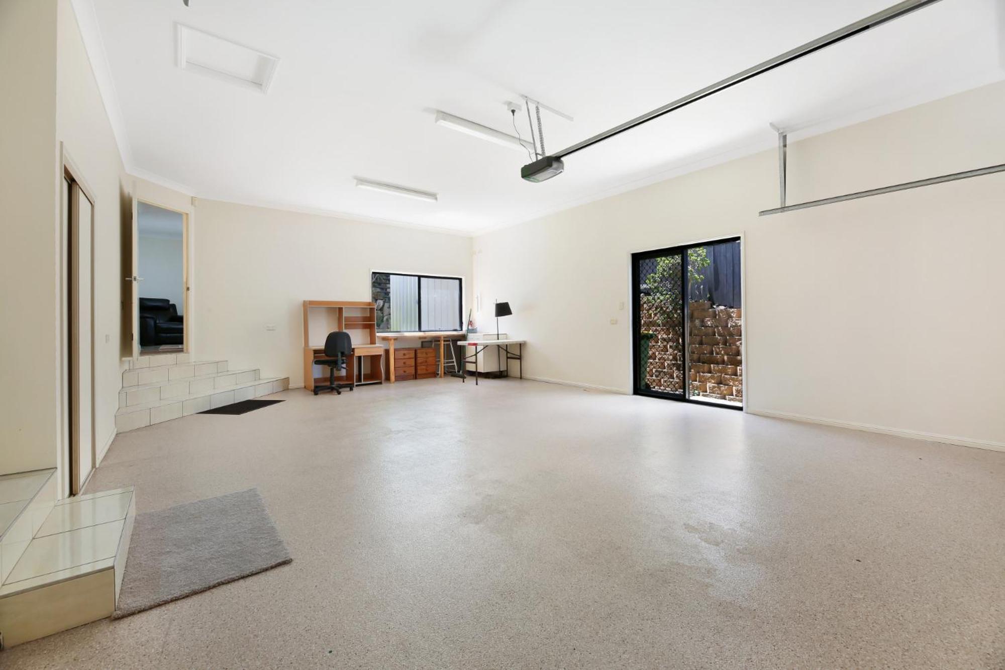 Glorious 5-bed Amidst Nature In Burleigh Heads Holiday home Gold Coast