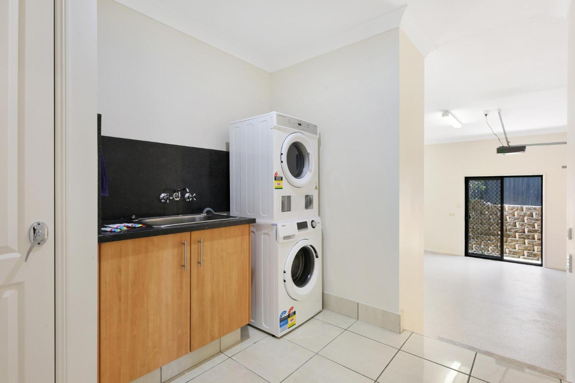Glorious 5-bed Amidst Nature In Burleigh Heads *