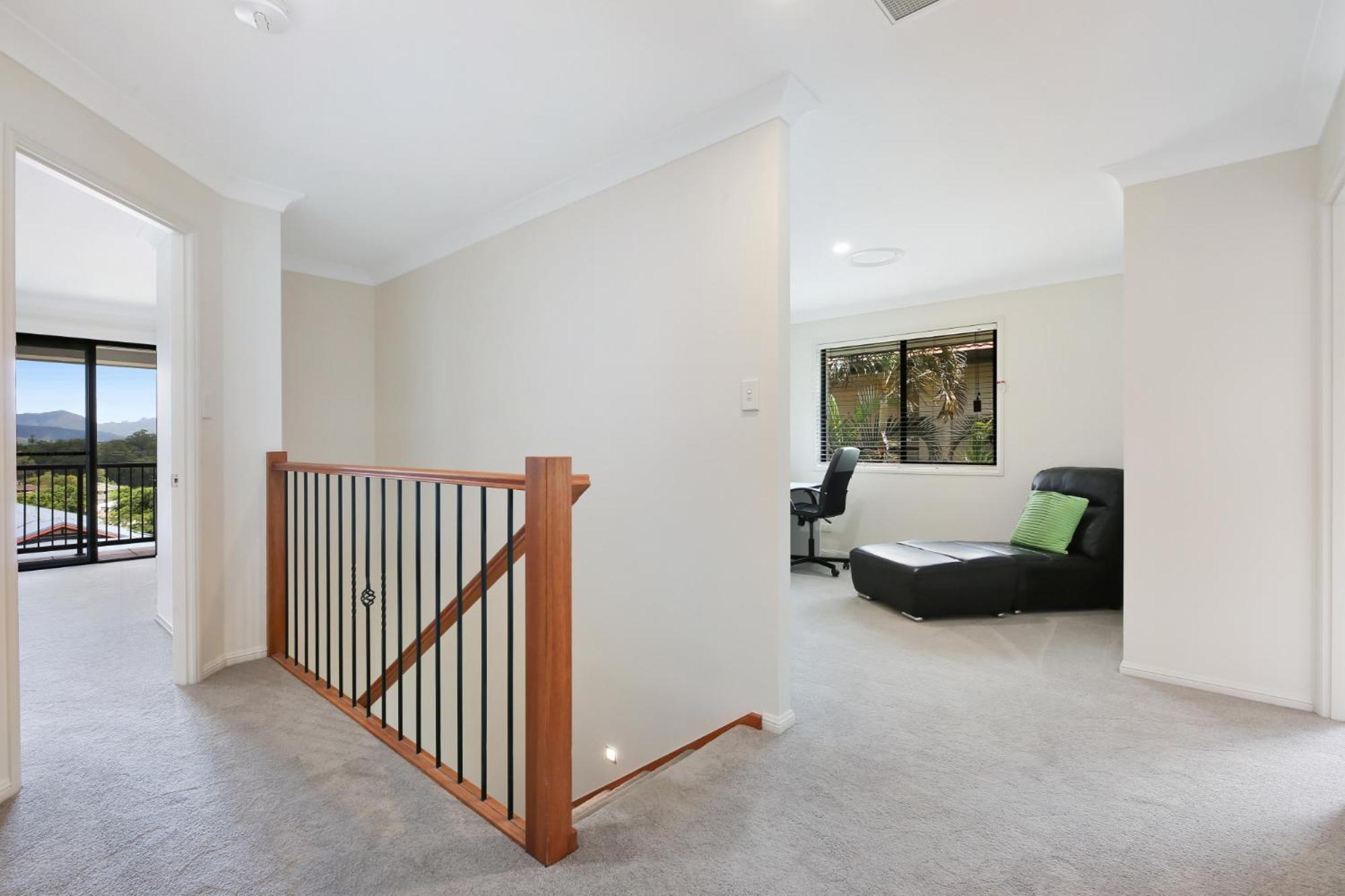 Glorious 5-bed Amidst Nature In Burleigh Heads Holiday home