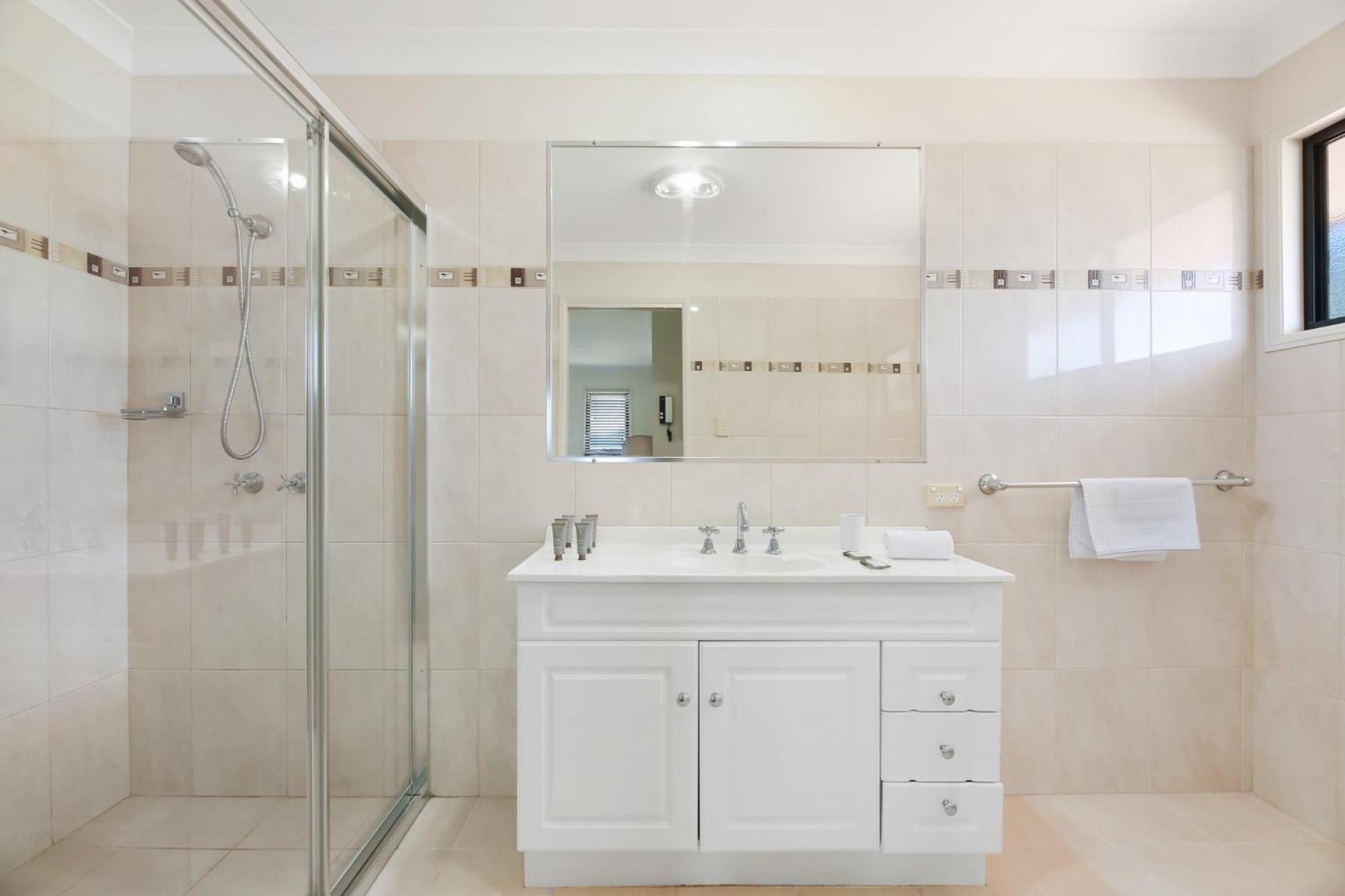 Glorious 5-bed Amidst Nature In Burleigh Heads Gold Coast