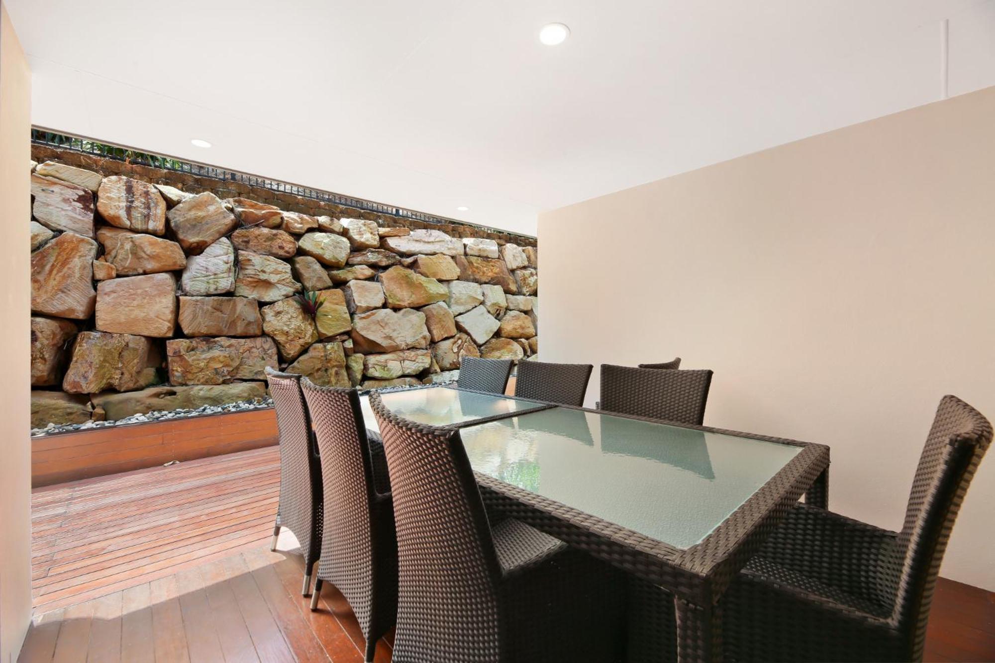 Glorious 5-bed Amidst Nature In Burleigh Heads Holiday home Gold Coast