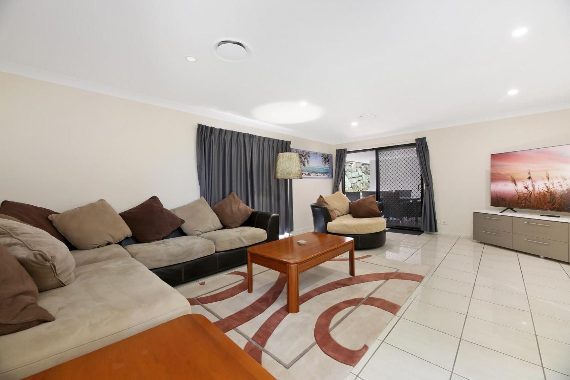 Holiday home Glorious 5-bed Amidst Nature In Burleigh Heads