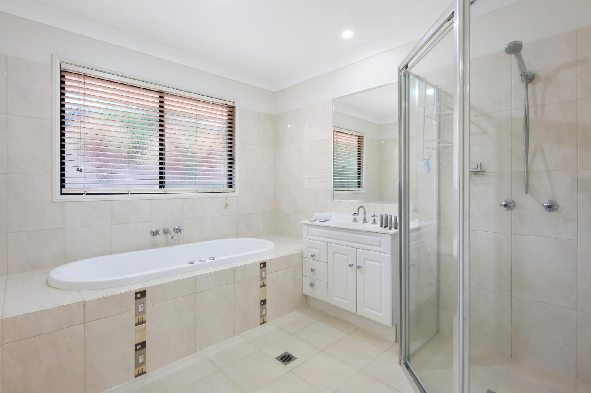 Holiday home Glorious 5-bed Amidst Nature In Burleigh Heads