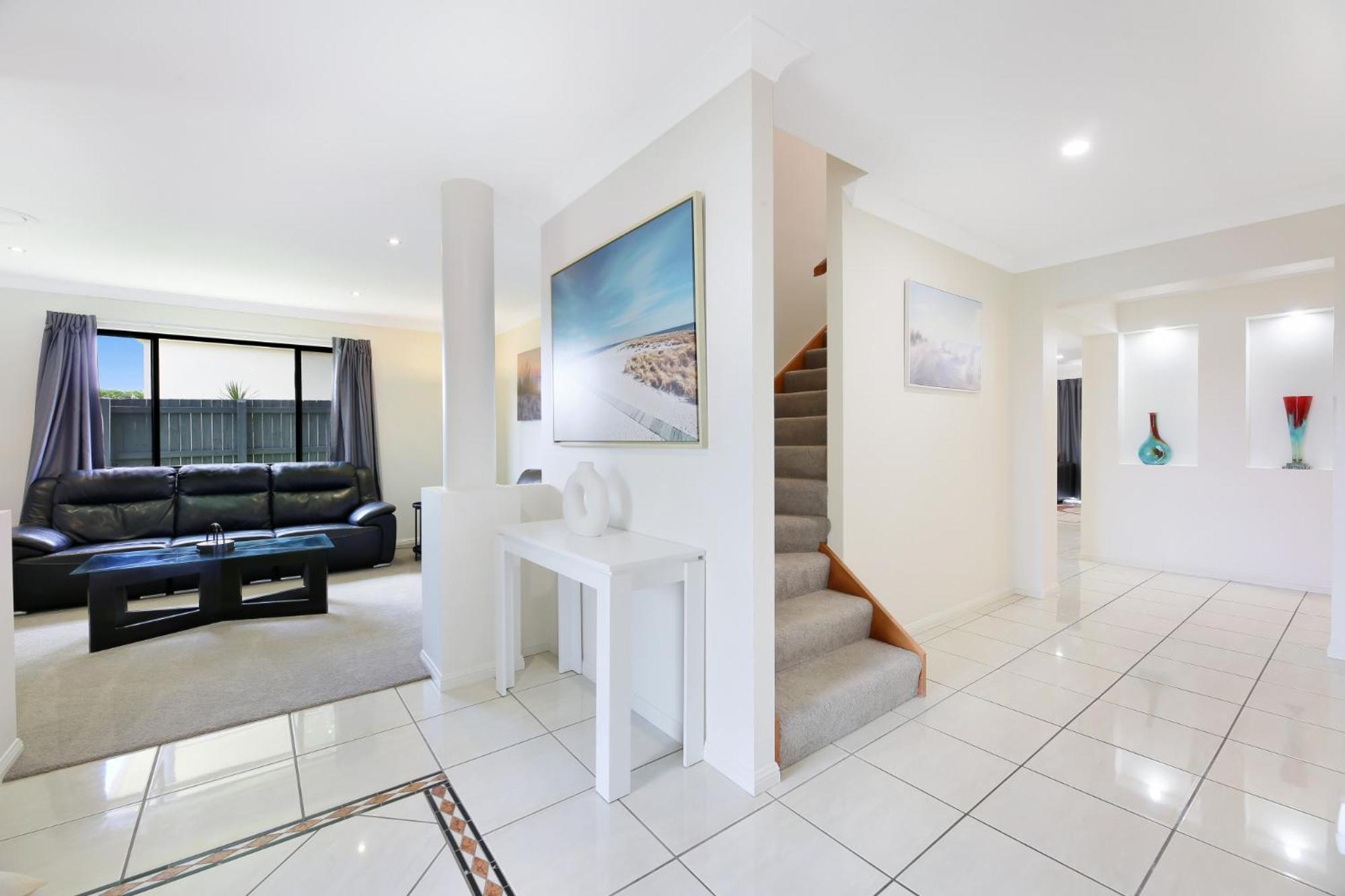 Holiday home Glorious 5-bed Amidst Nature In Burleigh Heads