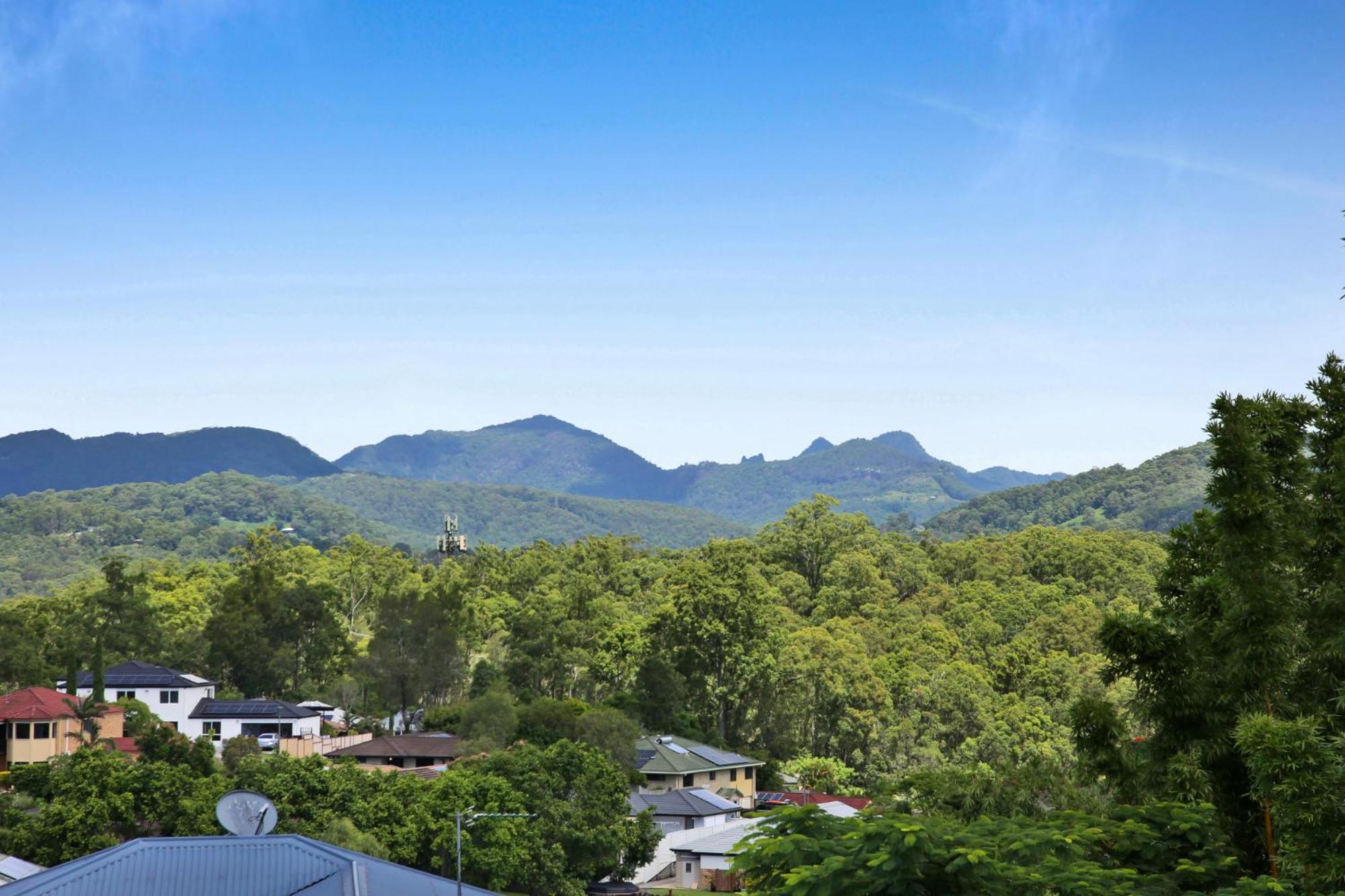 Holiday home Glorious 5-bed Amidst Nature In Burleigh Heads Gold Coast